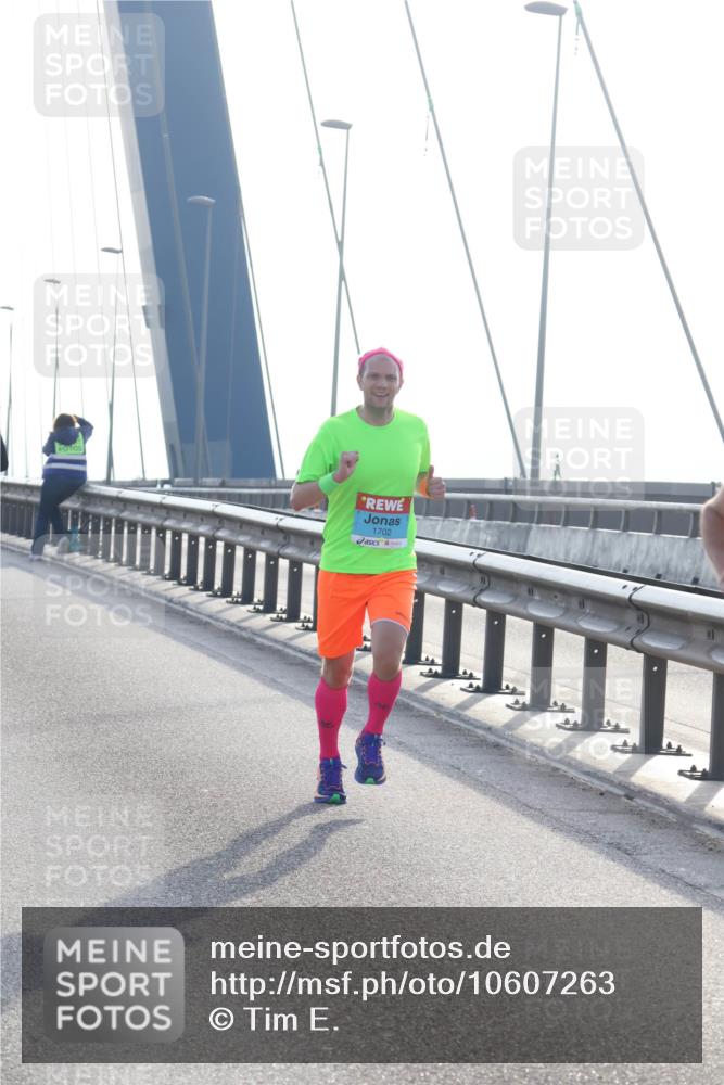 03.10.2026 - Köhlbrandbrückenlauf Tim E. http://msf.ph/oto/10607263 03.10.2026 09:19:56 Position 1 1702 meine-sportfotos.de