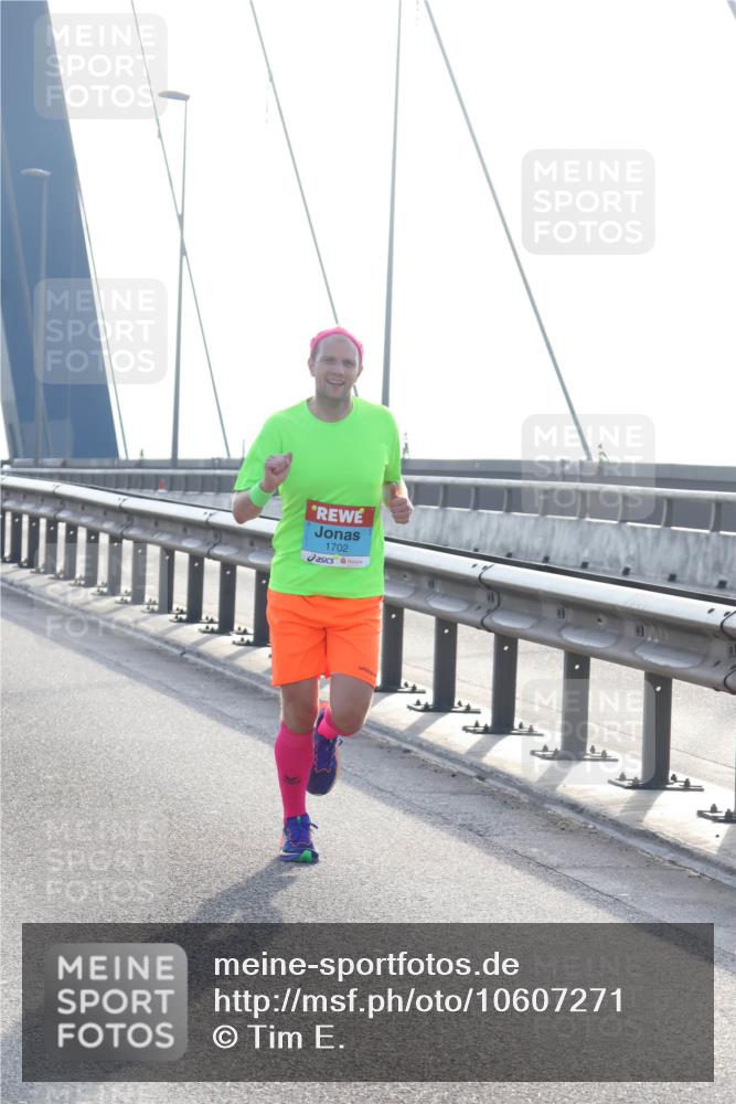 03.10.2026 - Köhlbrandbrückenlauf Tim E. http://msf.ph/oto/10607271 03.10.2026 09:19:57 Position 1 1702 meine-sportfotos.de