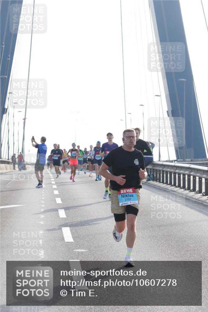 03.10.2026 - Köhlbrandbrückenlauf Tim E. http://msf.ph/oto/10607278 03.10.2026 09:19:58 Position 1 2158 meine-sportfotos.de