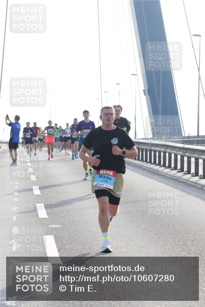 03.10.2026 - Köhlbrandbrückenlauf Tim E. http://msf.ph/oto/10607280 03.10.2026 09:19:58 Position 1 2158 meine-sportfotos.de