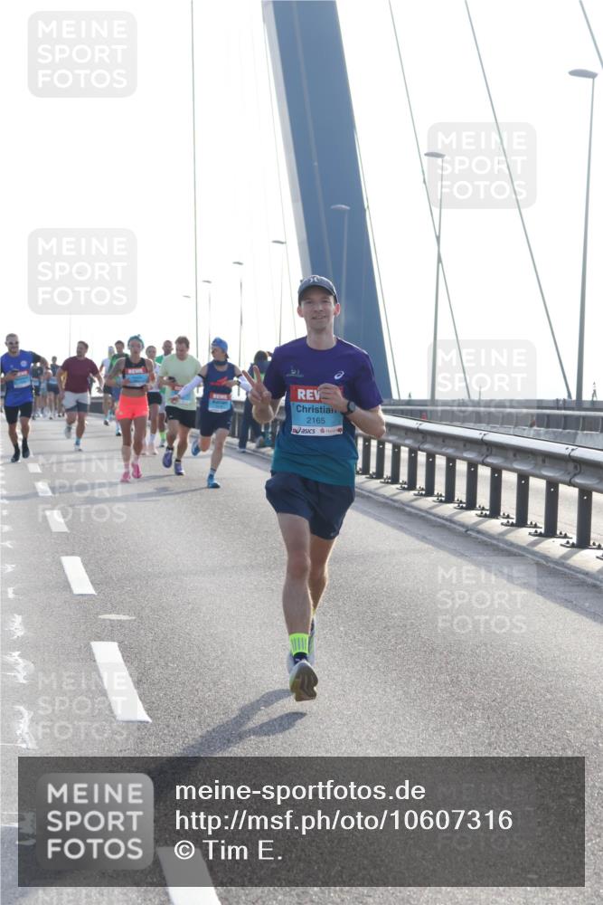 03.10.2026 - Köhlbrandbrückenlauf Tim E. http://msf.ph/oto/10607316 03.10.2026 09:20:03 Position 1 2165 meine-sportfotos.de