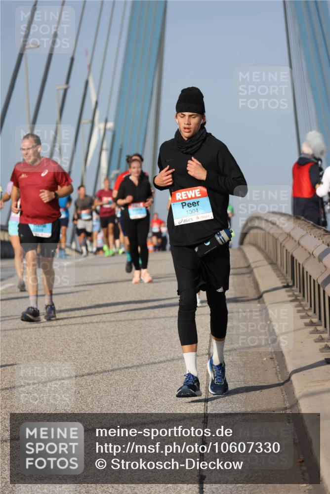 03.10.2026 - Köhlbrandbrückenlauf Strokosch-Dieckow http://msf.ph/oto/10607330 03.10.2026 09:46:20 Position 2 1304 meine-sportfotos.de
