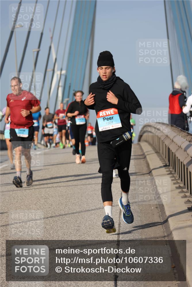 03.10.2026 - Köhlbrandbrückenlauf Strokosch-Dieckow http://msf.ph/oto/10607336 03.10.2026 09:46:20 Position 2 1304 meine-sportfotos.de