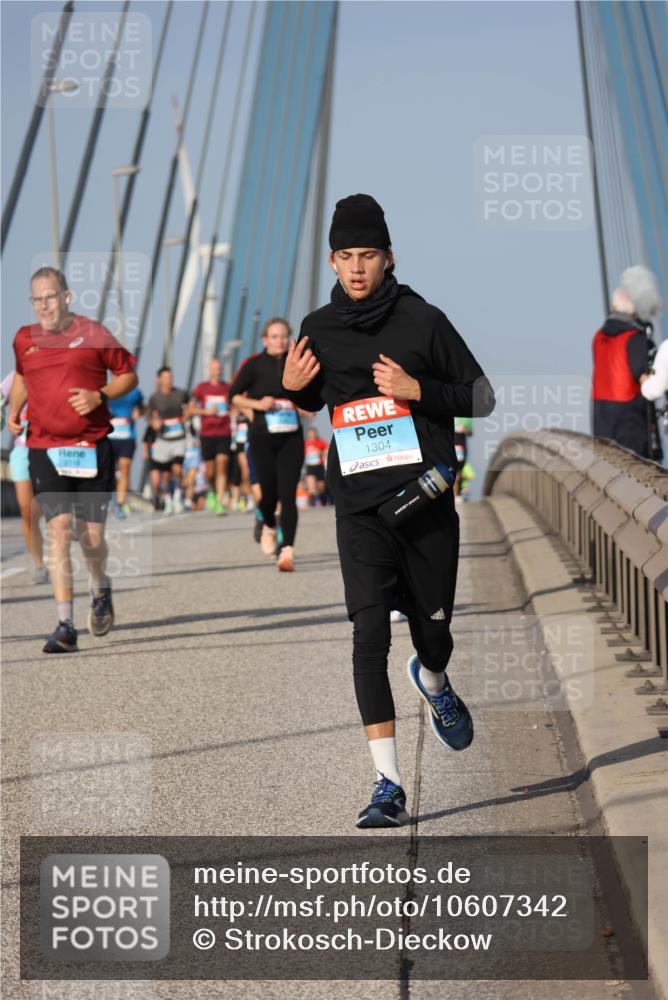 03.10.2026 - Köhlbrandbrückenlauf Strokosch-Dieckow http://msf.ph/oto/10607342 03.10.2026 09:46:20 Position 2 1304 meine-sportfotos.de