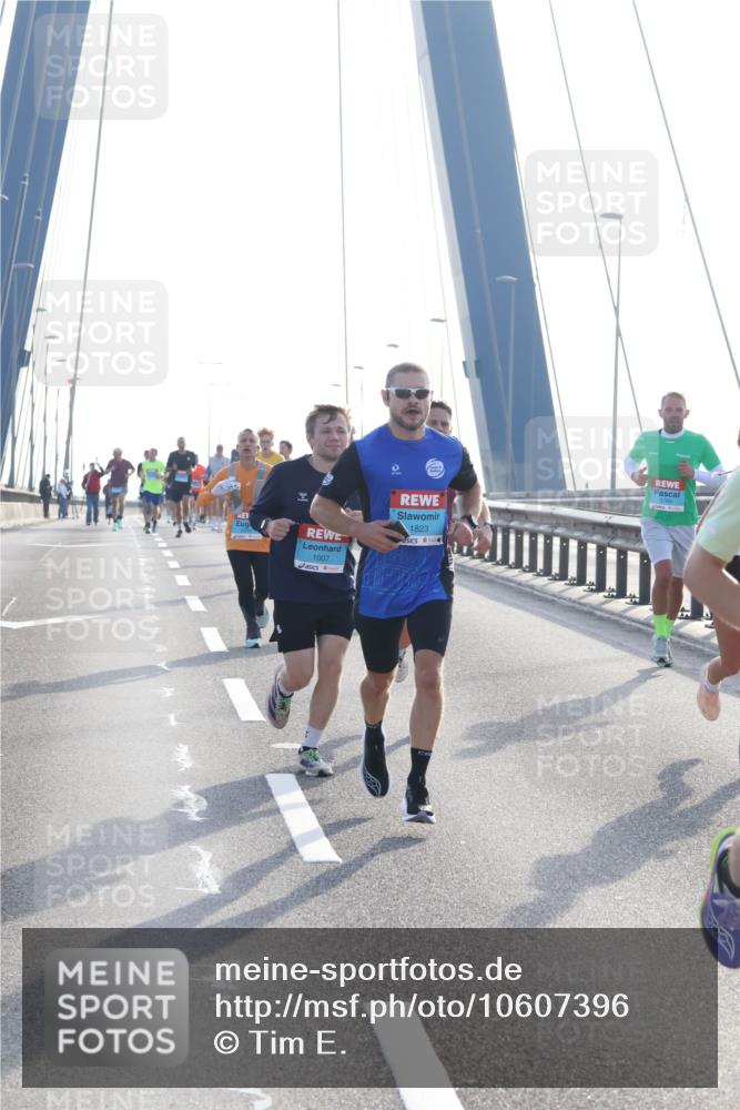 03.10.2026 - Köhlbrandbrückenlauf Tim E. http://msf.ph/oto/10607396 03.10.2026 09:20:11 Position 1 1007, 1823, 1760 meine-sportfotos.de