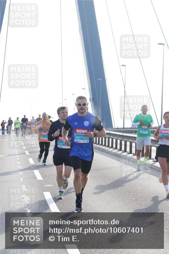 03.10.2026 - Köhlbrandbrückenlauf Tim E. http://msf.ph/oto/10607401 03.10.2026 09:20:11 Position 1 100, 1823, 1760 meine-sportfotos.de
