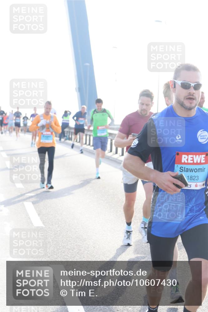 03.10.2026 - Köhlbrandbrückenlauf Tim E. http://msf.ph/oto/10607430 03.10.2026 09:20:13 Position 1 1823 meine-sportfotos.de
