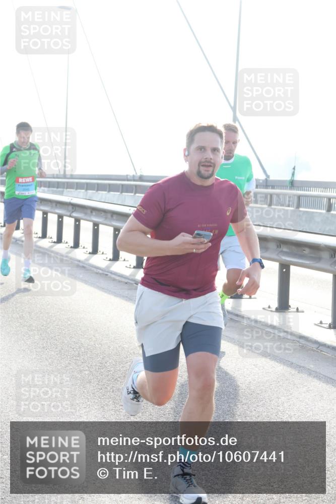 03.10.2026 - Köhlbrandbrückenlauf Tim E. http://msf.ph/oto/10607441 03.10.2026 09:20:14 Position 1  meine-sportfotos.de