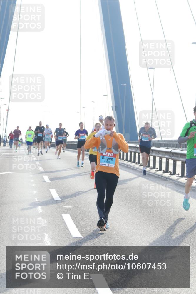 03.10.2026 - Köhlbrandbrückenlauf Tim E. http://msf.ph/oto/10607453 03.10.2026 09:20:14 Position 1 2356 meine-sportfotos.de