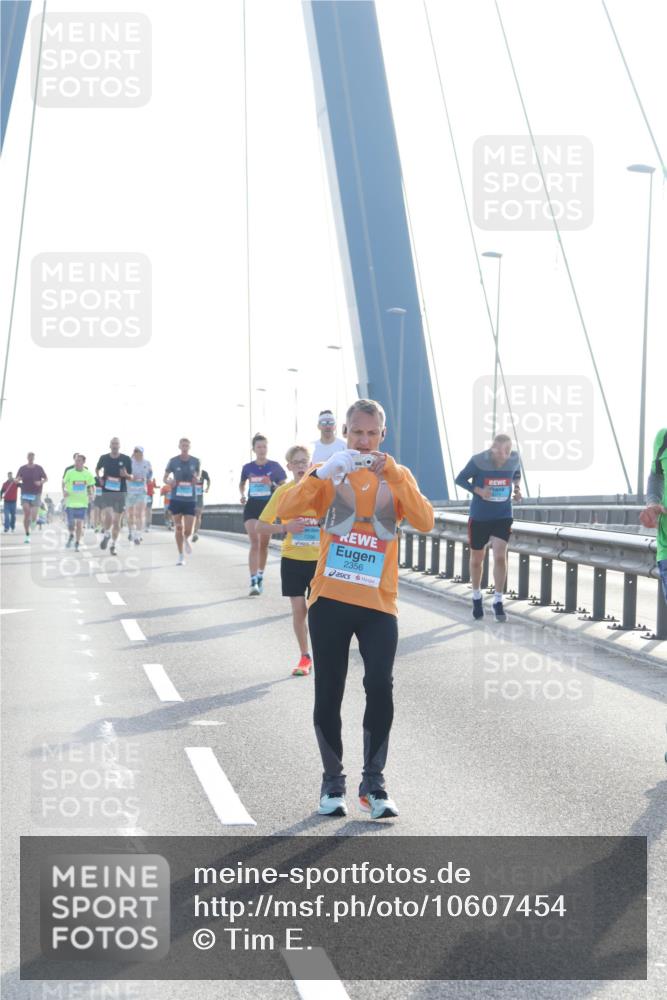 03.10.2026 - Köhlbrandbrückenlauf Tim E. http://msf.ph/oto/10607454 03.10.2026 09:20:15 Position 1 1296, 2356 meine-sportfotos.de