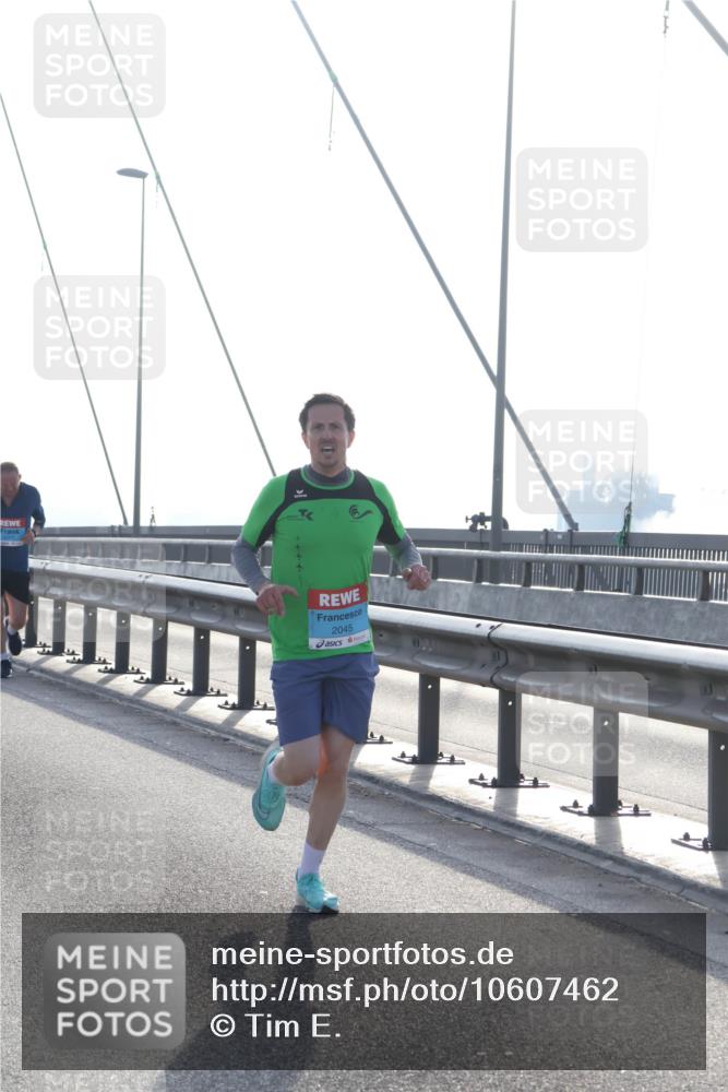 03.10.2026 - Köhlbrandbrückenlauf Tim E. http://msf.ph/oto/10607462 03.10.2026 09:20:15 Position 1 2045 meine-sportfotos.de