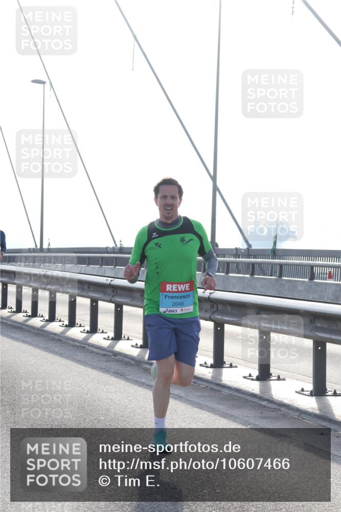 03.10.2026 - Köhlbrandbrückenlauf Tim E. http://msf.ph/oto/10607466 03.10.2026 09:20:16 Position 1 2045 meine-sportfotos.de