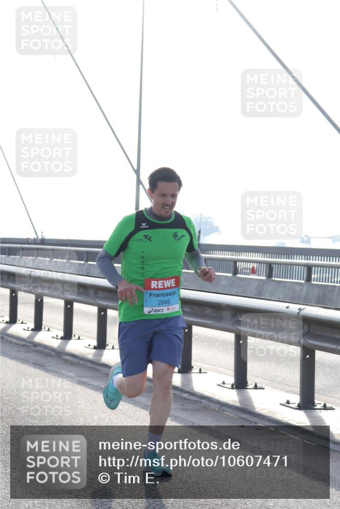 03.10.2026 - Köhlbrandbrückenlauf Tim E. http://msf.ph/oto/10607471 03.10.2026 09:20:16 Position 1 2045 meine-sportfotos.de