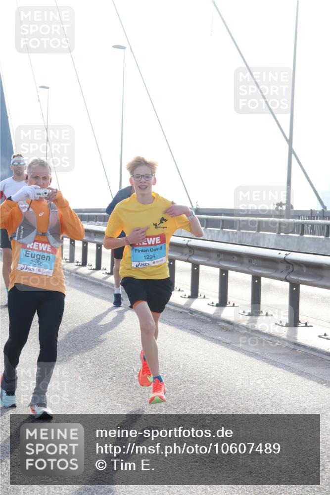 03.10.2026 - Köhlbrandbrückenlauf Tim E. http://msf.ph/oto/10607489 03.10.2026 09:20:17 Position 1 2356, 1296 meine-sportfotos.de