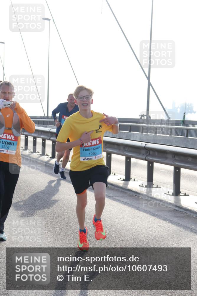 03.10.2026 - Köhlbrandbrückenlauf Tim E. http://msf.ph/oto/10607493 03.10.2026 09:20:18 Position 1 2356, 1296 meine-sportfotos.de