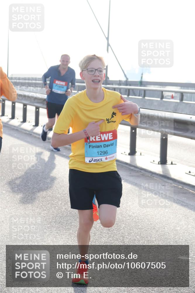 03.10.2026 - Köhlbrandbrückenlauf Tim E. http://msf.ph/oto/10607505 03.10.2026 09:20:18 Position 1 1296 meine-sportfotos.de