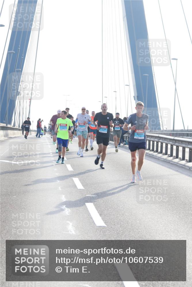 03.10.2026 - Köhlbrandbrückenlauf Tim E. http://msf.ph/oto/10607539 03.10.2026 09:20:22 Position 1  meine-sportfotos.de