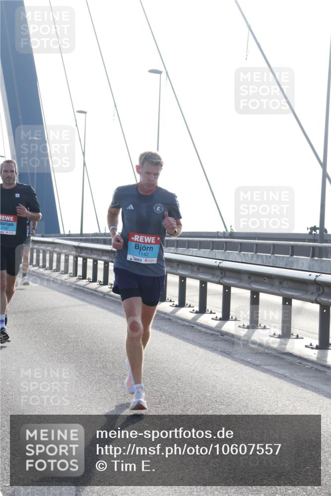03.10.2026 - Köhlbrandbrückenlauf Tim E. http://msf.ph/oto/10607557 03.10.2026 09:20:24 Position 1 2197, 1142 meine-sportfotos.de