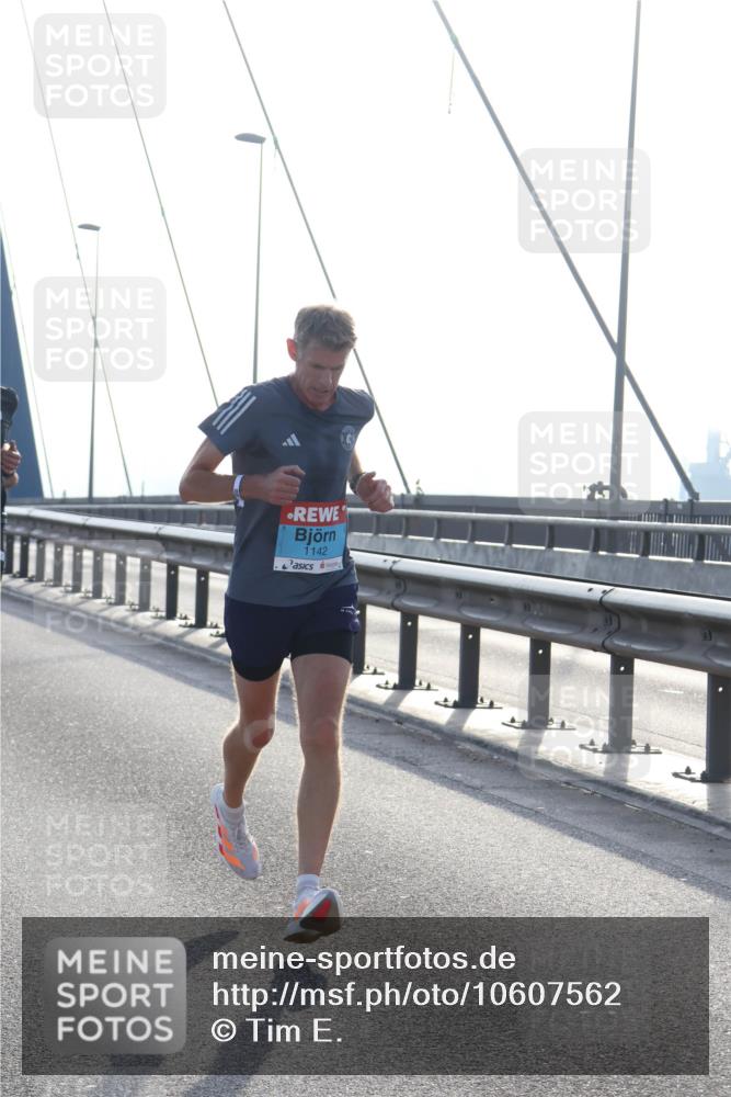 03.10.2026 - Köhlbrandbrückenlauf Tim E. http://msf.ph/oto/10607562 03.10.2026 09:20:24 Position 1 1142 meine-sportfotos.de