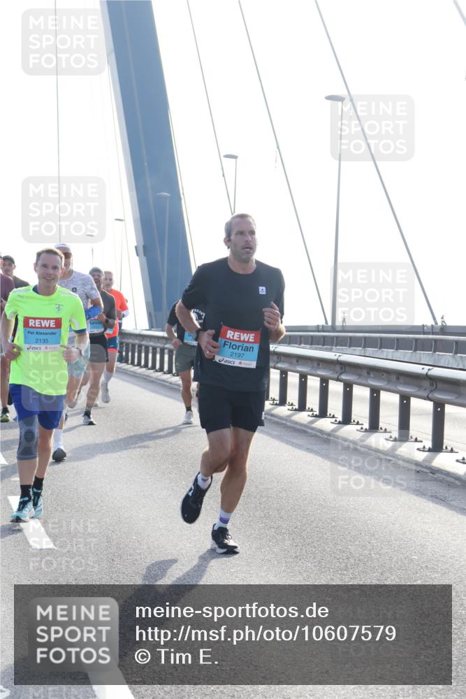 03.10.2026 - Köhlbrandbrückenlauf Tim E. http://msf.ph/oto/10607579 03.10.2026 09:20:25 Position 1 2135, 2197 meine-sportfotos.de