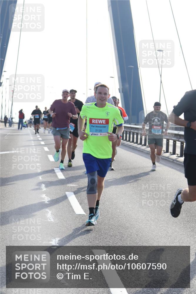 03.10.2026 - Köhlbrandbrückenlauf Tim E. http://msf.ph/oto/10607590 03.10.2026 09:20:26 Position 1 2135 meine-sportfotos.de