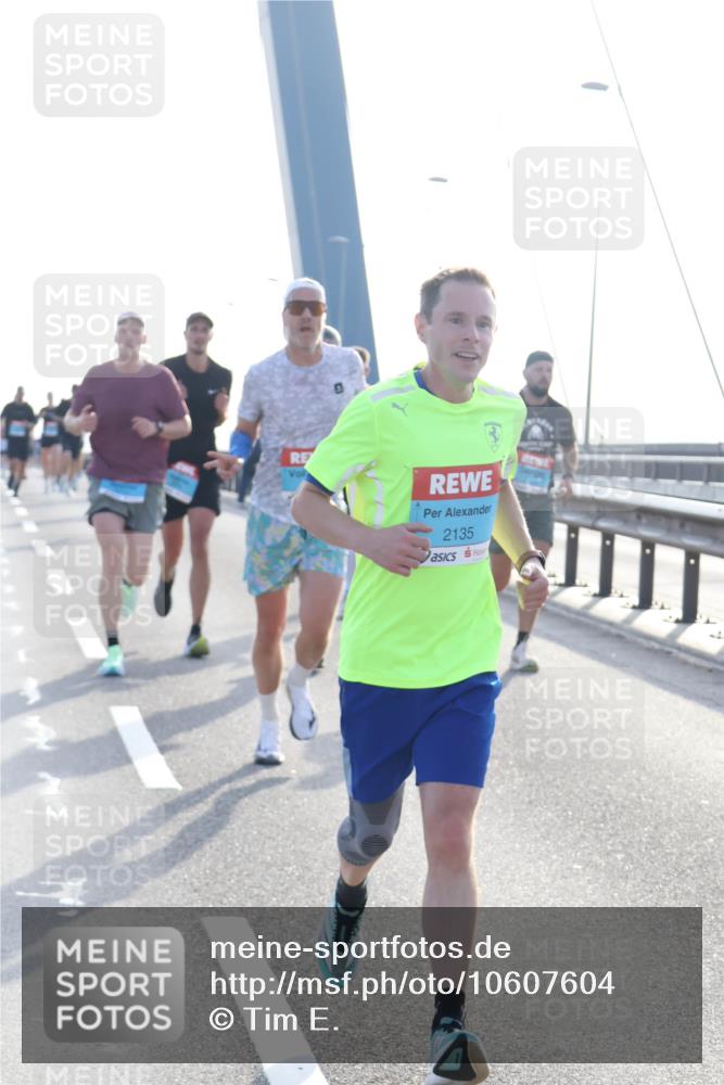03.10.2026 - Köhlbrandbrückenlauf Tim E. http://msf.ph/oto/10607604 03.10.2026 09:20:27 Position 1 2135, 3 meine-sportfotos.de