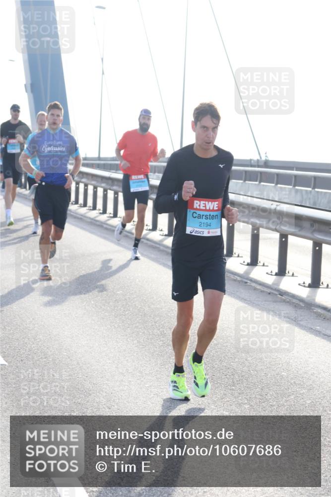 03.10.2026 - Köhlbrandbrückenlauf Tim E. http://msf.ph/oto/10607686 03.10.2026 09:20:34 Position 1 2194 meine-sportfotos.de