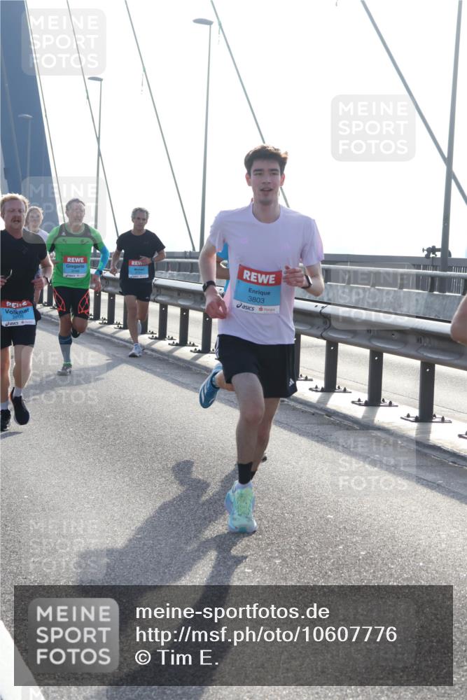 03.10.2026 - Köhlbrandbrückenlauf Tim E. http://msf.ph/oto/10607776 03.10.2026 09:20:44 Position 1 2208, 3803 meine-sportfotos.de