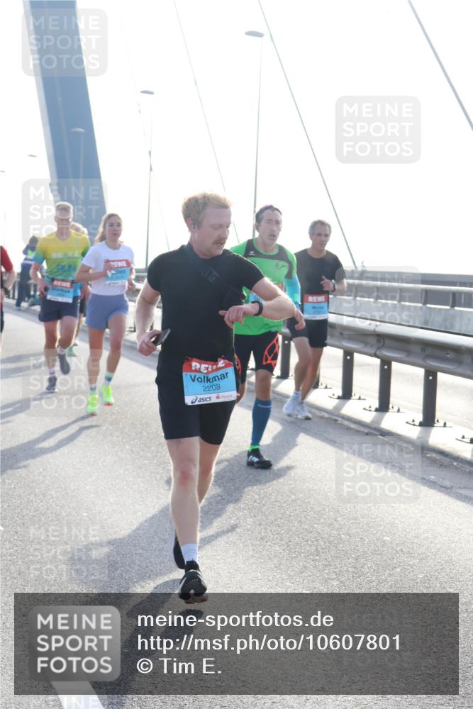 03.10.2026 - Köhlbrandbrückenlauf Tim E. http://msf.ph/oto/10607801 03.10.2026 09:20:46 Position 1 2208 meine-sportfotos.de