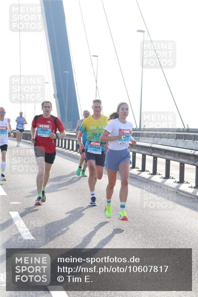 03.10.2026 - Köhlbrandbrückenlauf Tim E. http://msf.ph/oto/10607817 03.10.2026 09:20:47 Position 1 2218, 2195, 1241, 1803 meine-sportfotos.de