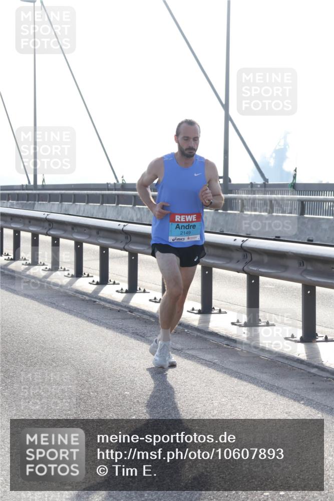 03.10.2026 - Köhlbrandbrückenlauf Tim E. http://msf.ph/oto/10607893 03.10.2026 09:20:56 Position 1 2149 meine-sportfotos.de