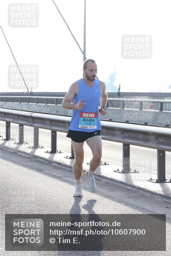 03.10.2026 - Köhlbrandbrückenlauf Tim E. http://msf.ph/oto/10607900 03.10.2026 09:20:57 Position 1 2149 meine-sportfotos.de