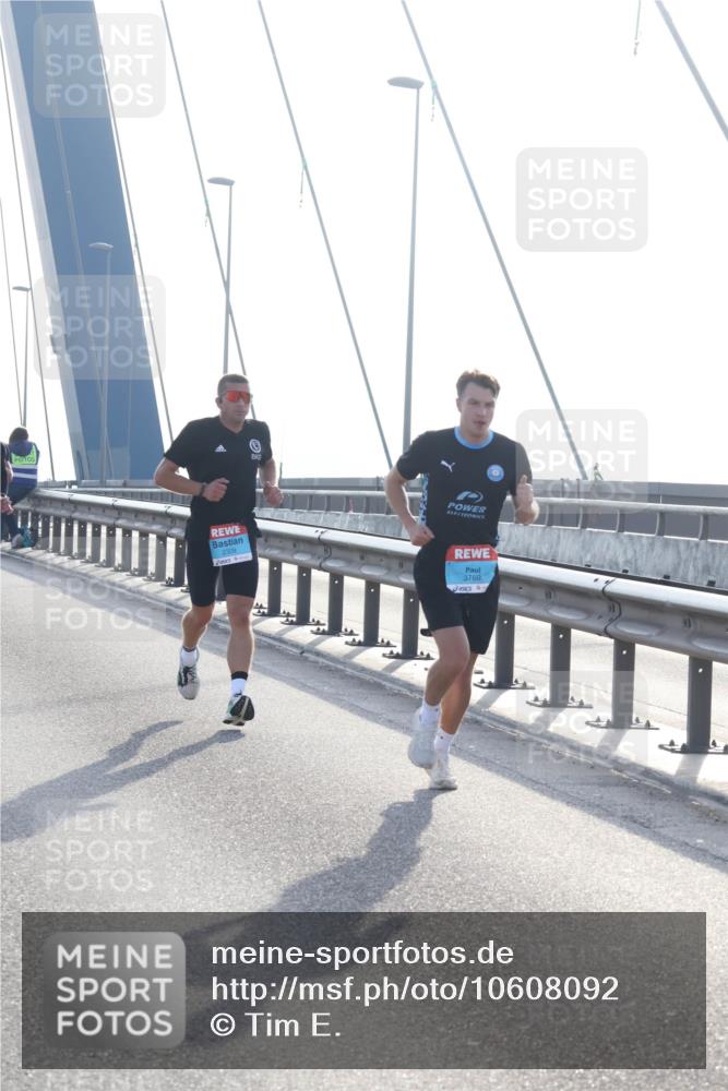 03.10.2026 - Köhlbrandbrückenlauf Tim E. http://msf.ph/oto/10608092 03.10.2026 09:21:14 Position 1 2309, 3769 meine-sportfotos.de