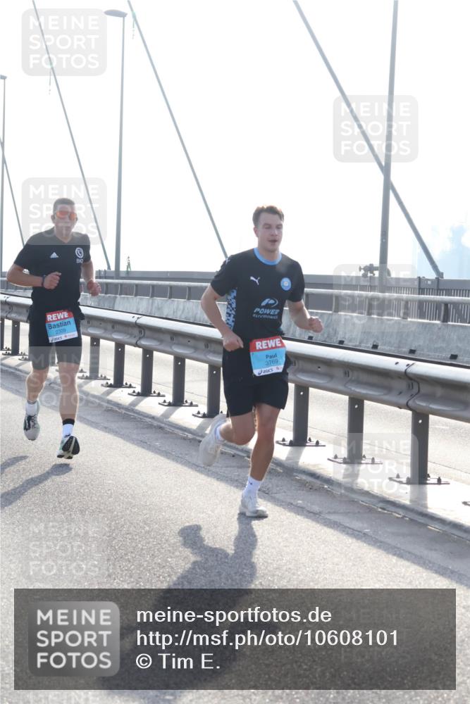 03.10.2026 - Köhlbrandbrückenlauf Tim E. http://msf.ph/oto/10608101 03.10.2026 09:21:15 Position 1 2309, 3769 meine-sportfotos.de