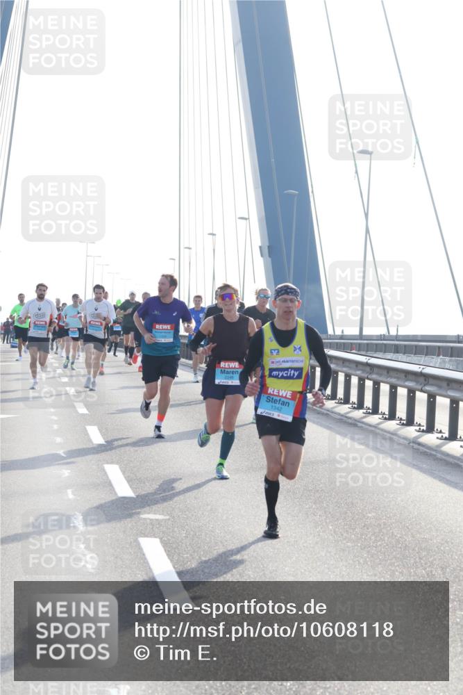 03.10.2026 - Köhlbrandbrückenlauf Tim E. http://msf.ph/oto/10608118 03.10.2026 09:21:16 Position 1 2246, 1342 meine-sportfotos.de