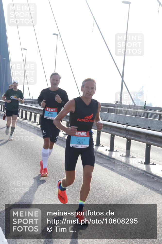 03.10.2026 - Köhlbrandbrückenlauf Tim E. http://msf.ph/oto/10608295 03.10.2026 09:21:27 Position 1 2188, 3836 meine-sportfotos.de