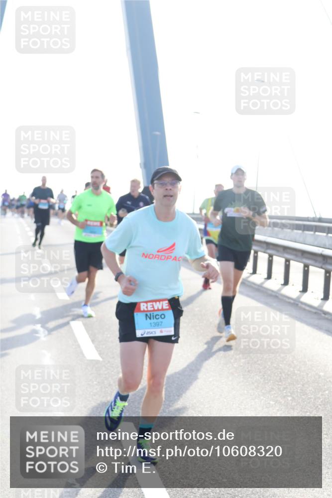 03.10.2026 - Köhlbrandbrückenlauf Tim E. http://msf.ph/oto/10608320 03.10.2026 09:21:29 Position 1 1397 meine-sportfotos.de