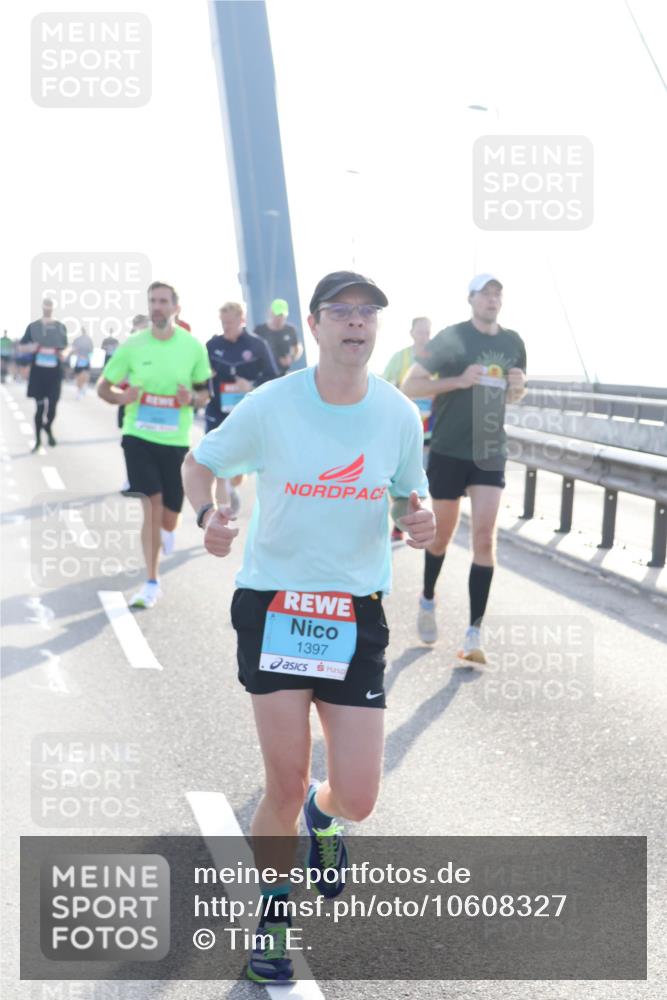 03.10.2026 - Köhlbrandbrückenlauf Tim E. http://msf.ph/oto/10608327 03.10.2026 09:21:29 Position 1 1397 meine-sportfotos.de