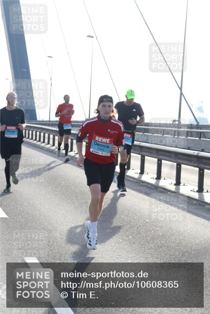 03.10.2026 - Köhlbrandbrückenlauf Tim E. http://msf.ph/oto/10608365 03.10.2026 09:21:33 Position 1 1973, 1553 meine-sportfotos.de