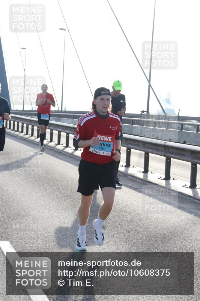 03.10.2026 - Köhlbrandbrückenlauf Tim E. http://msf.ph/oto/10608375 03.10.2026 09:21:34 Position 1 1553 meine-sportfotos.de
