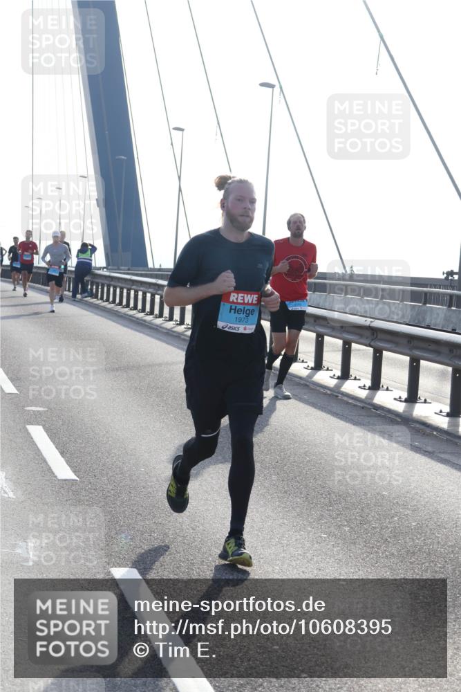 03.10.2026 - Köhlbrandbrückenlauf Tim E. http://msf.ph/oto/10608395 03.10.2026 09:21:35 Position 1 1973 meine-sportfotos.de
