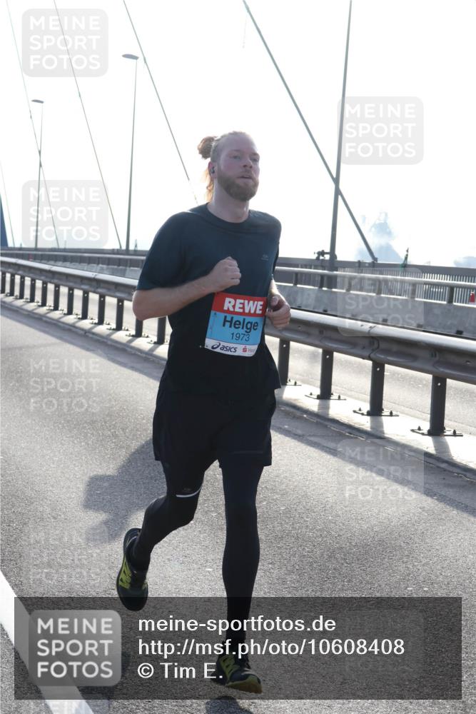 03.10.2026 - Köhlbrandbrückenlauf Tim E. http://msf.ph/oto/10608408 03.10.2026 09:21:36 Position 1 1973 meine-sportfotos.de