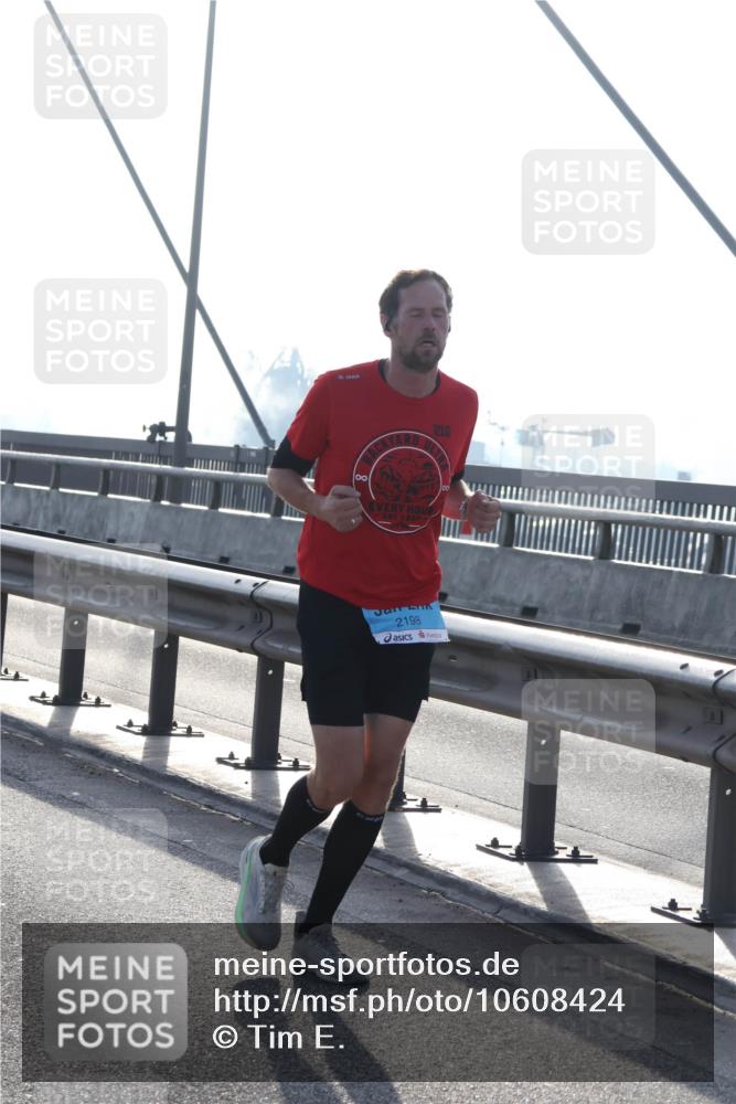 03.10.2026 - Köhlbrandbrückenlauf Tim E. http://msf.ph/oto/10608424 03.10.2026 09:21:37 Position 1 2198 meine-sportfotos.de