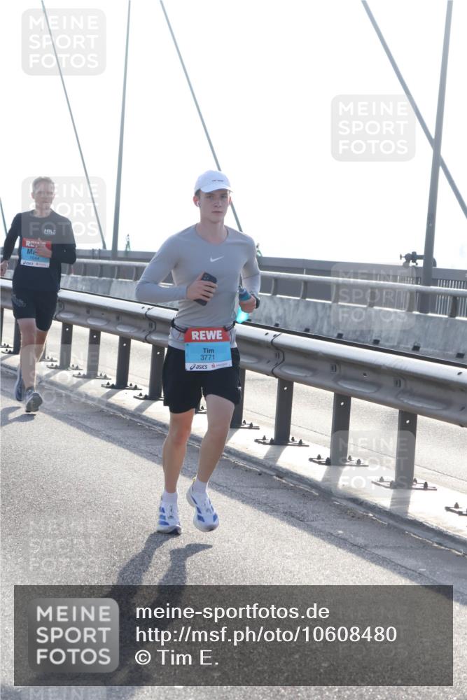 03.10.2026 - Köhlbrandbrückenlauf Tim E. http://msf.ph/oto/10608480 03.10.2026 09:21:42 Position 1 1644, 3771 meine-sportfotos.de