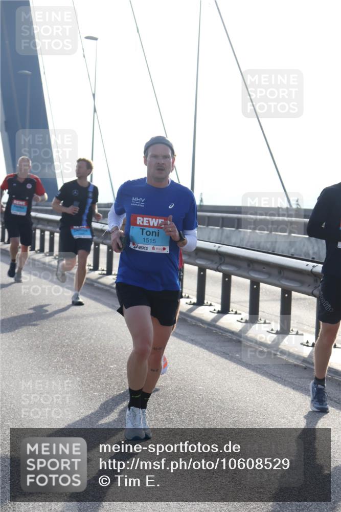 03.10.2026 - Köhlbrandbrückenlauf Tim E. http://msf.ph/oto/10608529 03.10.2026 09:21:44 Position 1 1515, 42, 19, 26, 4 meine-sportfotos.de