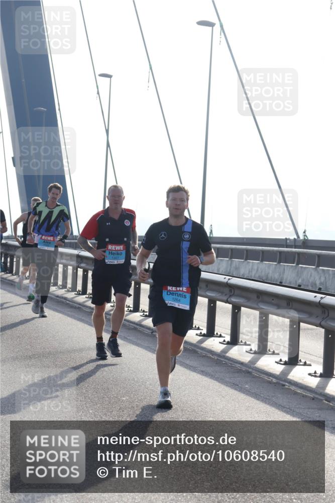 03.10.2026 - Köhlbrandbrückenlauf Tim E. http://msf.ph/oto/10608540 03.10.2026 09:21:47 Position 1 1327, 1264 meine-sportfotos.de