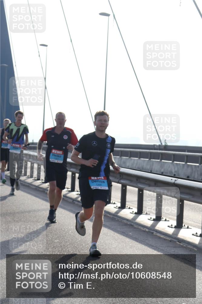 03.10.2026 - Köhlbrandbrückenlauf Tim E. http://msf.ph/oto/10608548 03.10.2026 09:21:47 Position 1 1264 meine-sportfotos.de