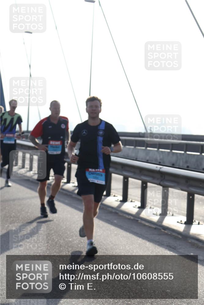 03.10.2026 - Köhlbrandbrückenlauf Tim E. http://msf.ph/oto/10608555 03.10.2026 09:21:48 Position 1 1264 meine-sportfotos.de