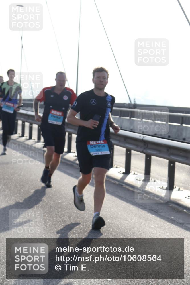 03.10.2026 - Köhlbrandbrückenlauf Tim E. http://msf.ph/oto/10608564 03.10.2026 09:21:48 Position 1 1264 meine-sportfotos.de