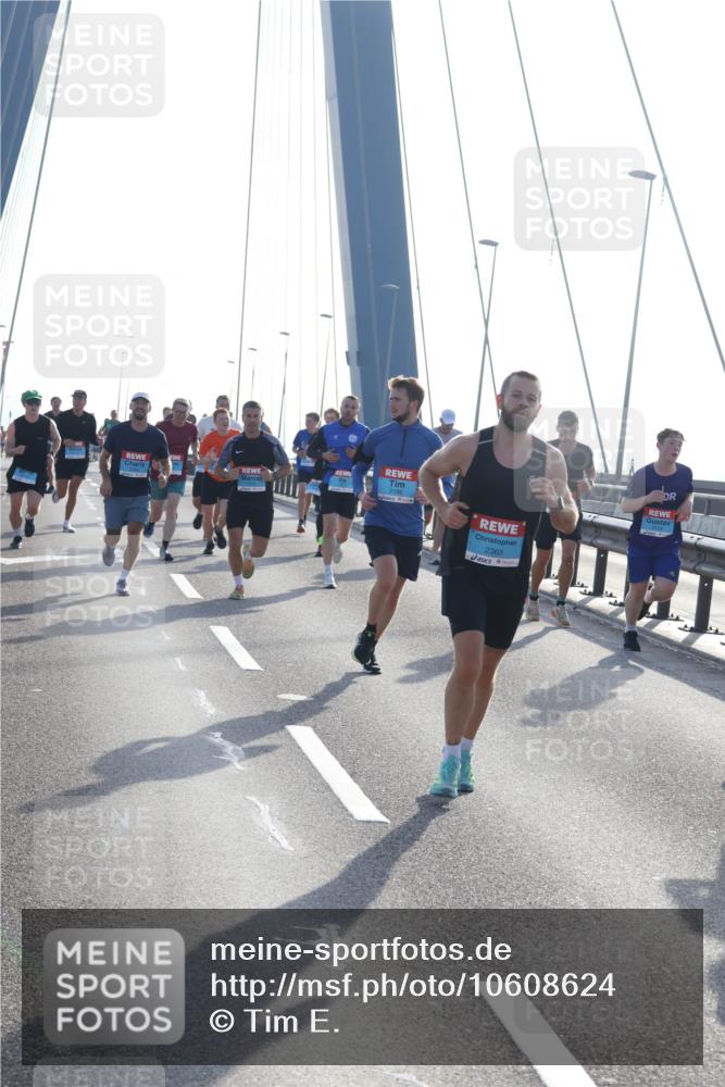 03.10.2026 - Köhlbrandbrückenlauf Tim E. http://msf.ph/oto/10608624 03.10.2026 09:21:53 Position 1 2365 meine-sportfotos.de